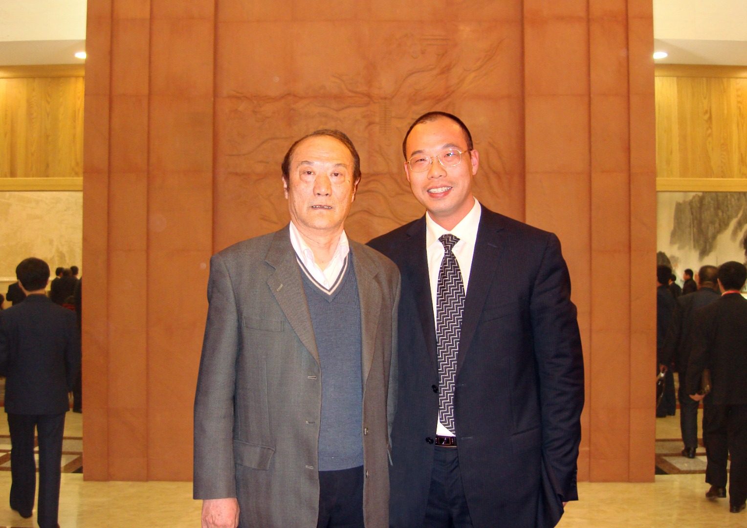 全国政协副主席厉无畏会见陈建义